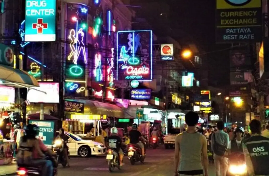 soi buakhao at night
