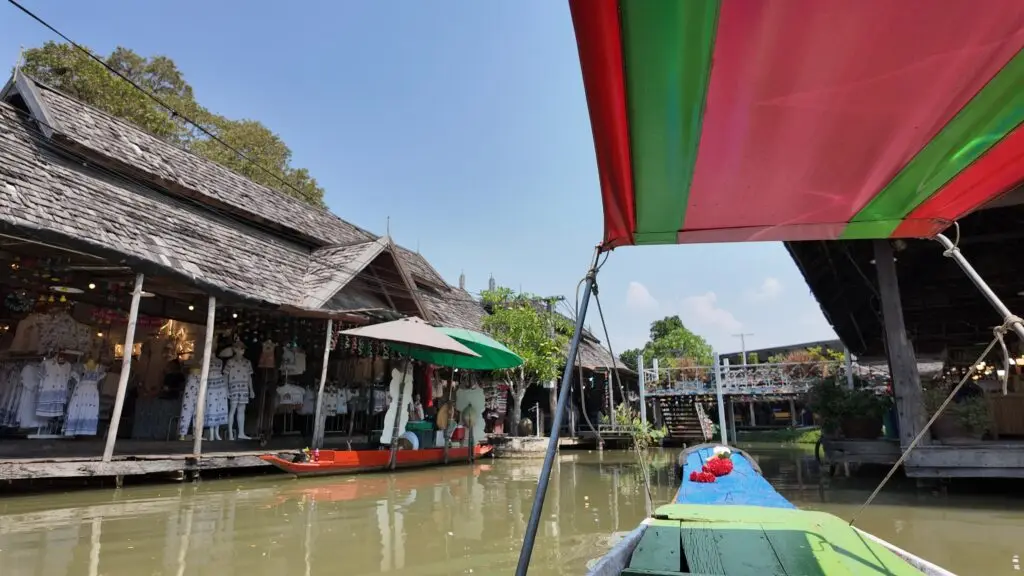 Pattaya floating market a view from the canoe, a really relaxing thing to do in pattaya