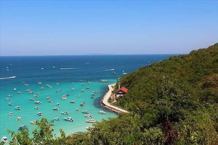speedboats in Koh Larn
