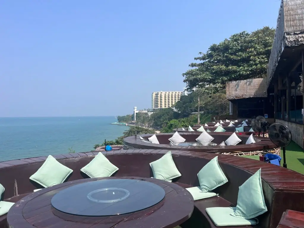 3 mermaids pattaya, an instagram friendly restaurant