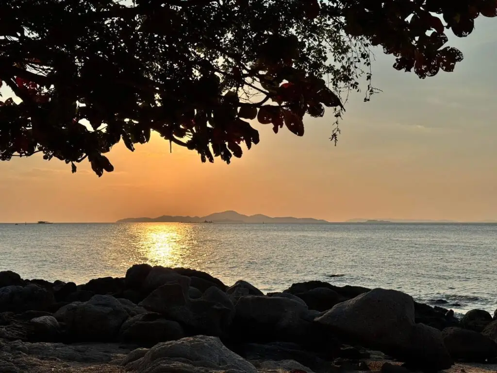 sunset at the mom ent in pattaya, a great instagram venue
