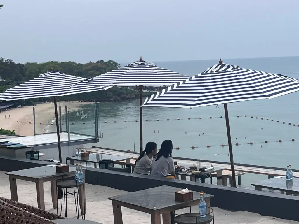 the sky gallery beach view in pattaya