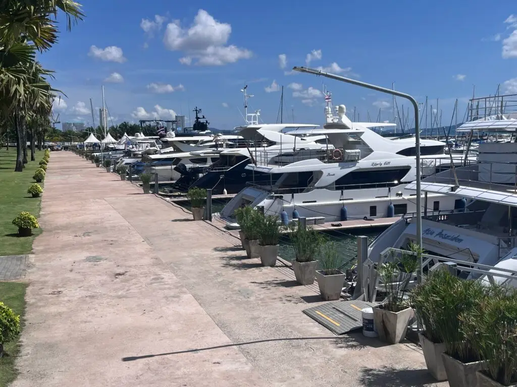 super yachts next to the good old sea beach cafe in pattaya