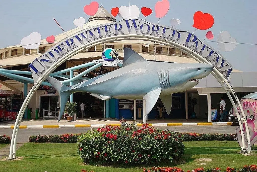 the entrance to underwater world which is one of the best things to do in pattaya