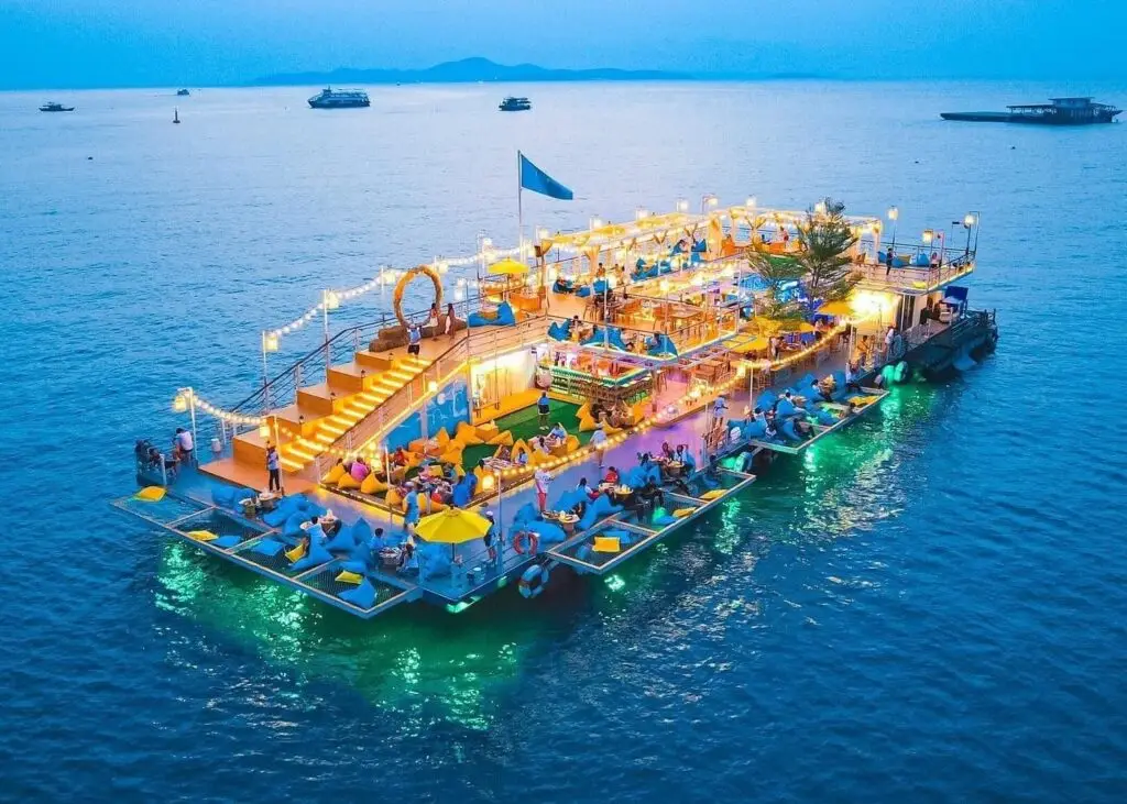 Tappia Floating Cafe, a unique pattaya experience