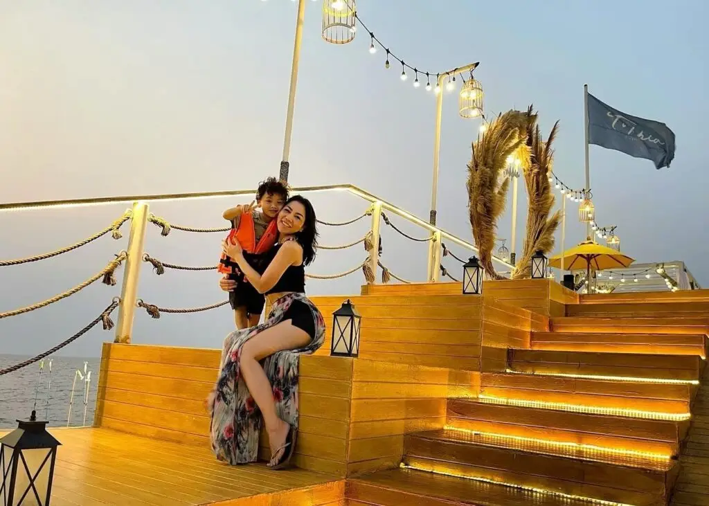 kid friendly at the floating cafe