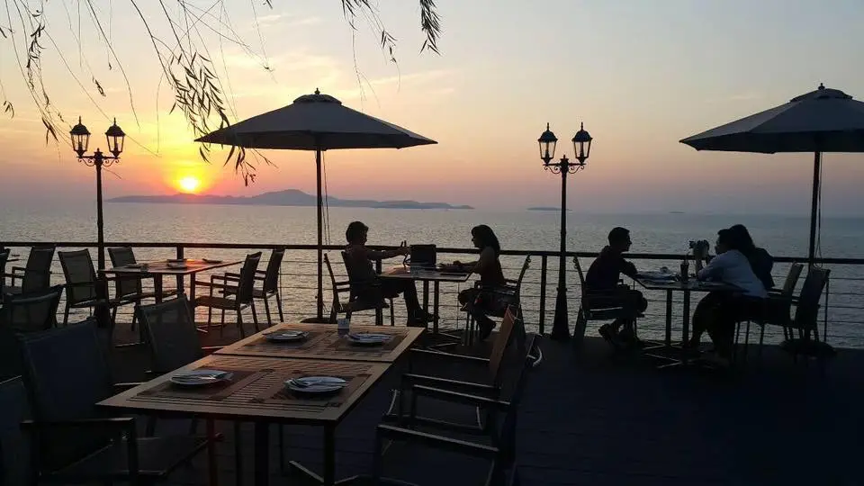 the chocolate factory in pattaya at sunset