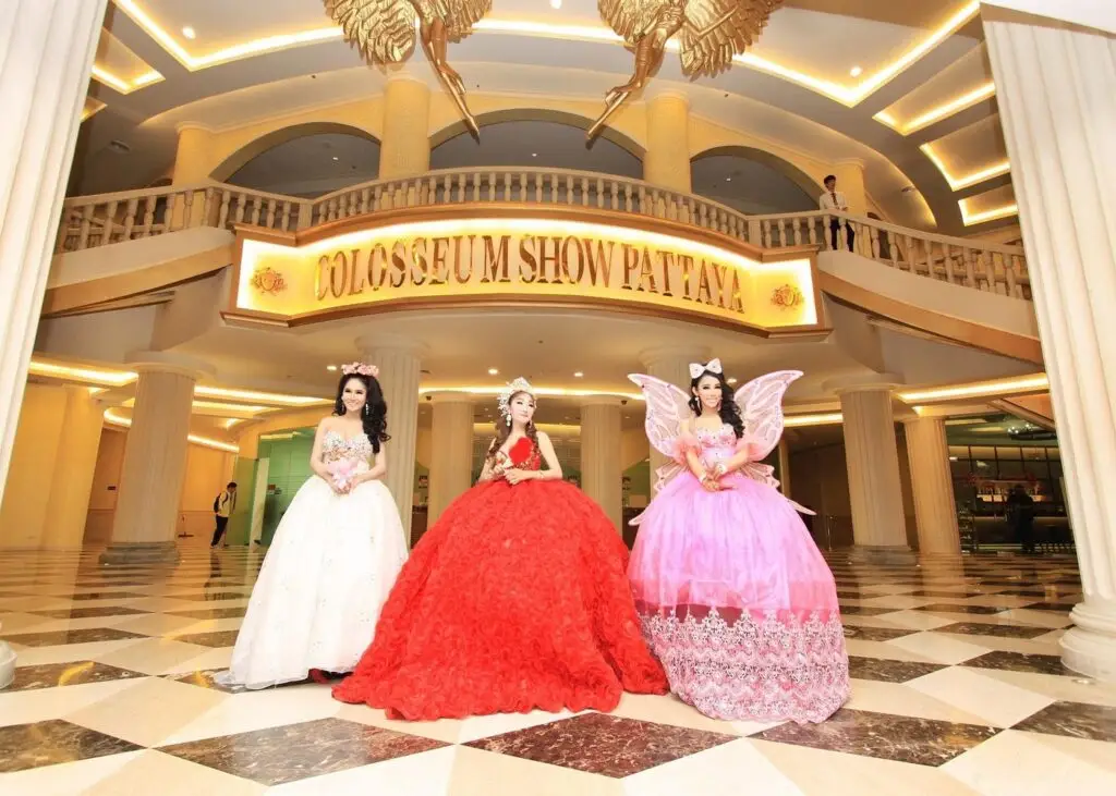 colosseum actions from the cabaret in pattaya