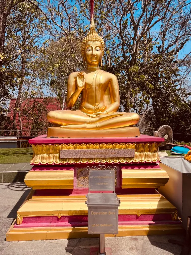 smaller statue at the big buddha site in pratumnak pattaya