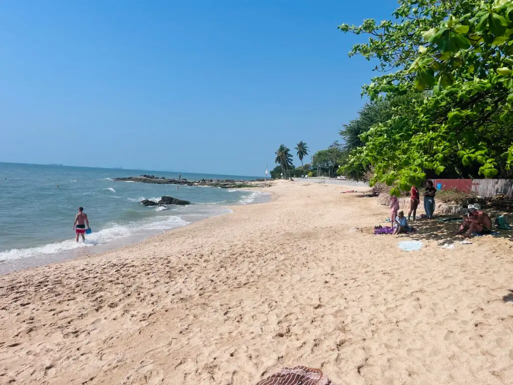 na jomtien beach scene