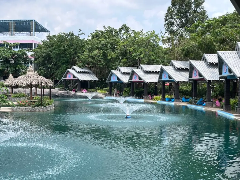 outside dining area at la la lake