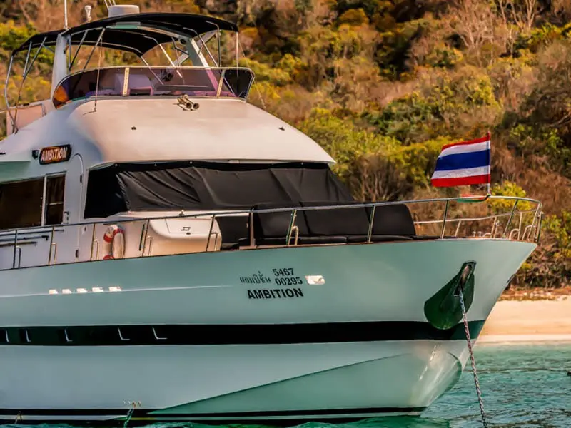 yacht for charter in pattaya