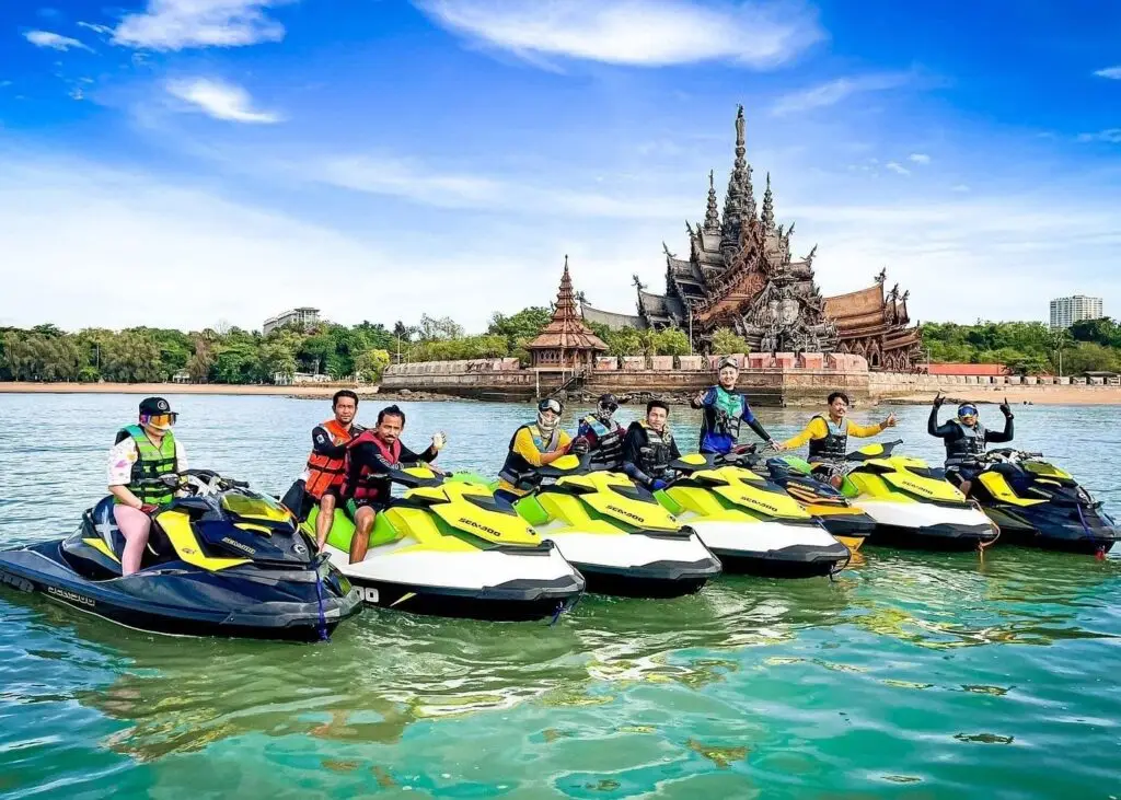 jet skis on the 3 island jet ski tour in pattaya, a great activity to do in pattaya
