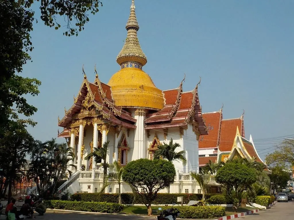 wat chai mongkhon in pattaya the least famous temple, but a beautiful temple none the less