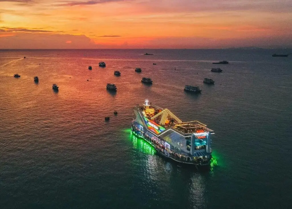 night view of the evening dinner cruise ship in Pattaya Bay