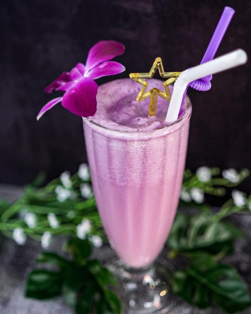 a smoothie served at cafe la plage