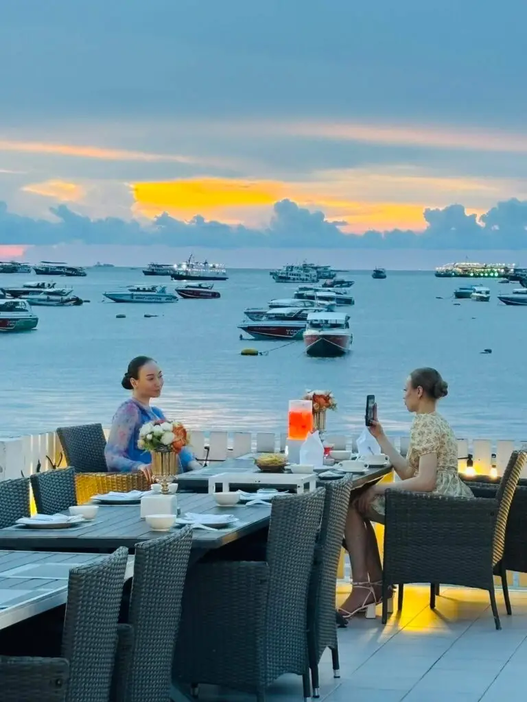 a couple dining at the 2 brothers chill and rterstautrant in pattaya