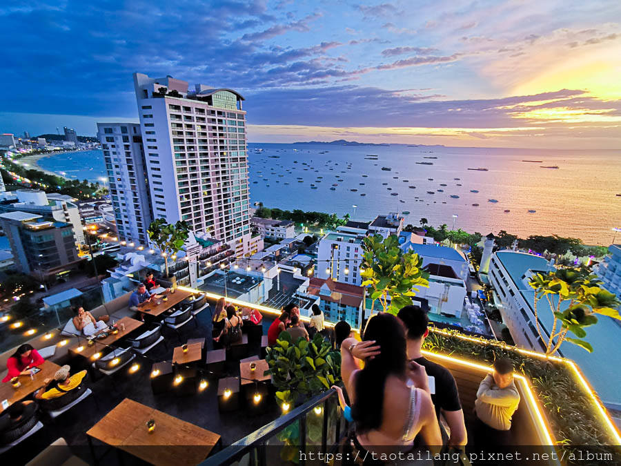 Pippa sky bar at mytt hotel in pattaya
