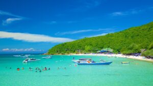 the beach at Koh larn near pattaya